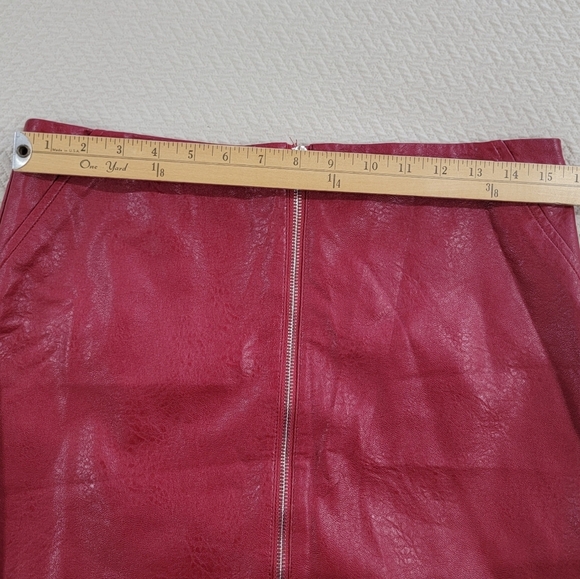 NEW Shinestar Red Vegan Leather Skirt Size Large - Picture 7 of 13